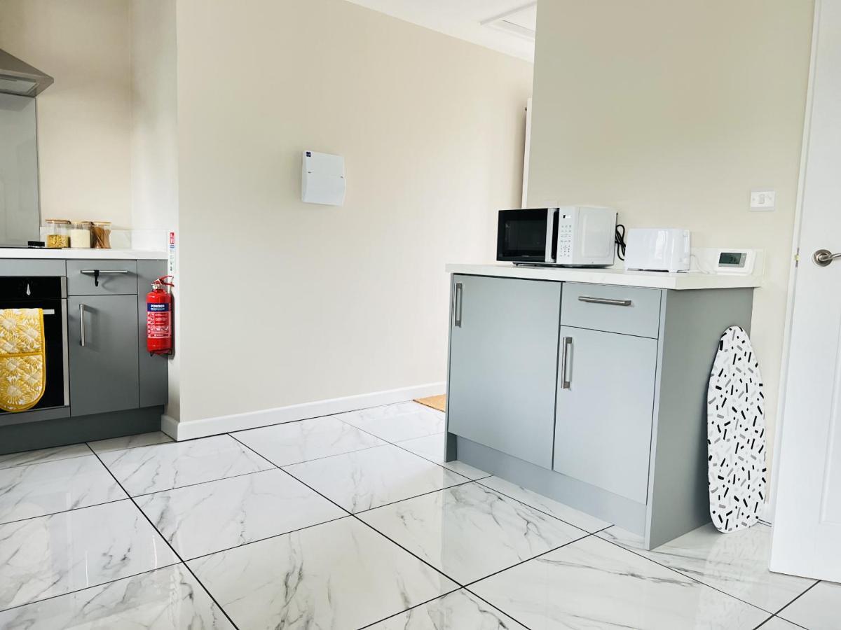 Brand New 1 Bed Apartment, 5Min Walk To Racing & Main Strip, With Electric Parking Bay & Terrace Long Stay Work Contractor Leisure - Citrine Newmarket  Esterno foto